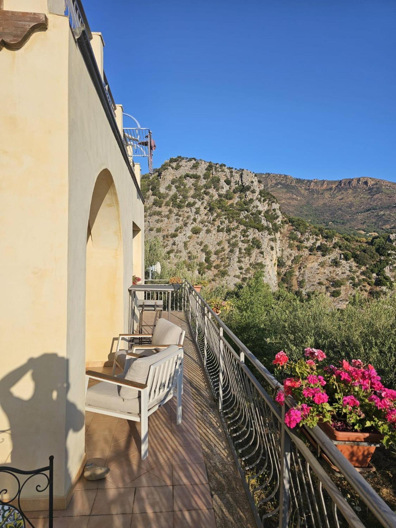 ホテル Borgo Vignale Santuario di Gibilmanna エクステリア 写真